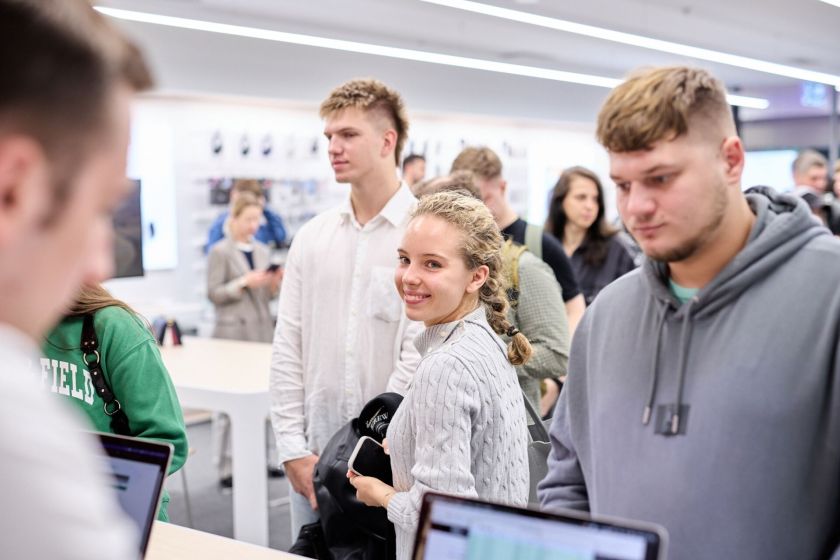 Lietuvoje prasidėjo prekyba naujaisiais „Apple“ įrenginiais: visų laikų ploniausias „iPhone“ ir kitos lauktos naujovės