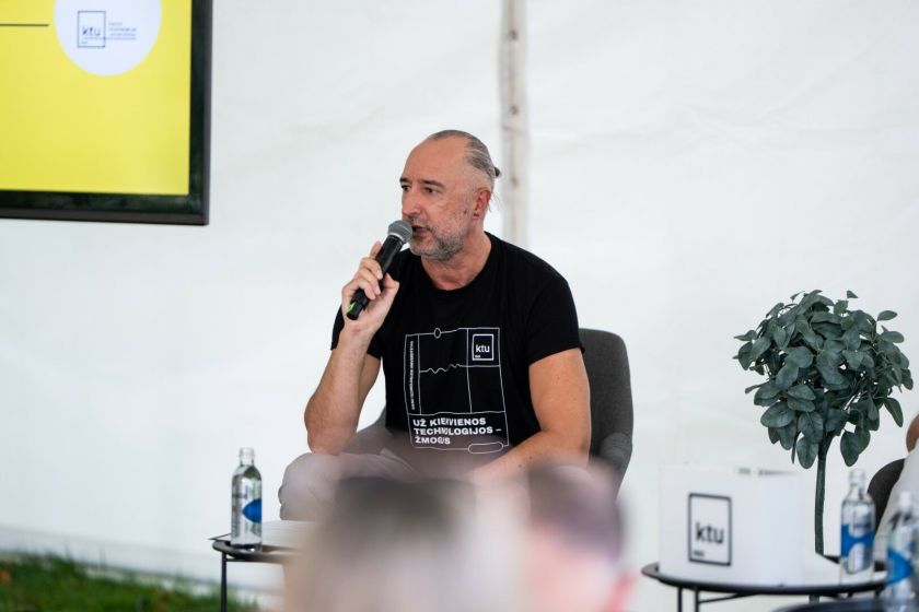 Fikcija, kuri pildosi: kaip mokslinė fantastika ruošia mus gyvenimui su dirbtiniu intelektu