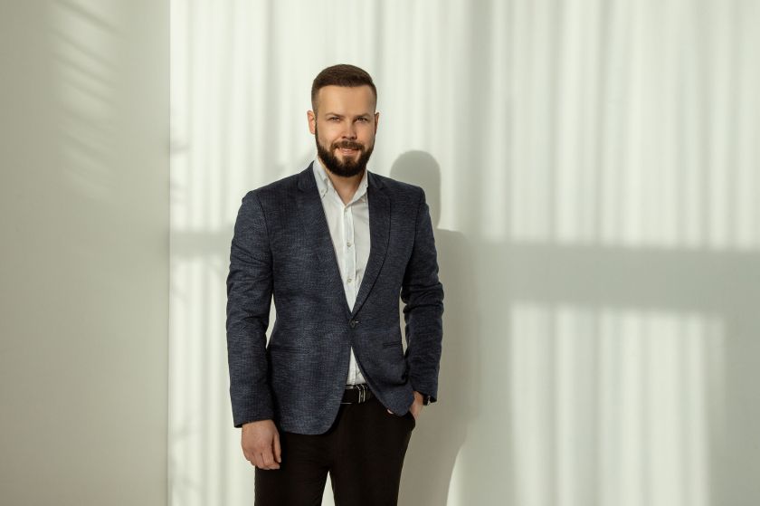 Modernus grožio sprendimas: antakių pakėlimas be pjūvių veide