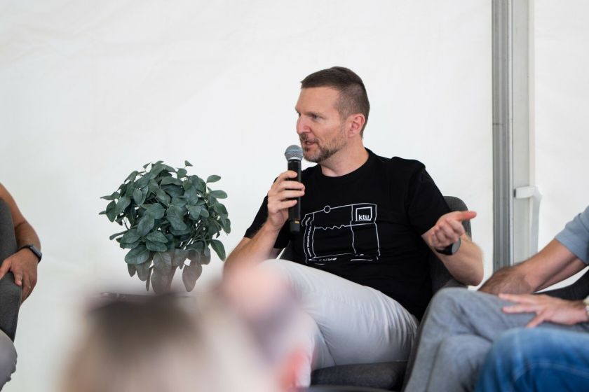 Fikcija, kuri pildosi: kaip mokslinė fantastika ruošia mus gyvenimui su dirbtiniu intelektu