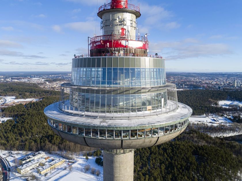 Pagražinę Vilniaus televizijos bokštą nepabūgo imtis ir gimtųjų Prienų