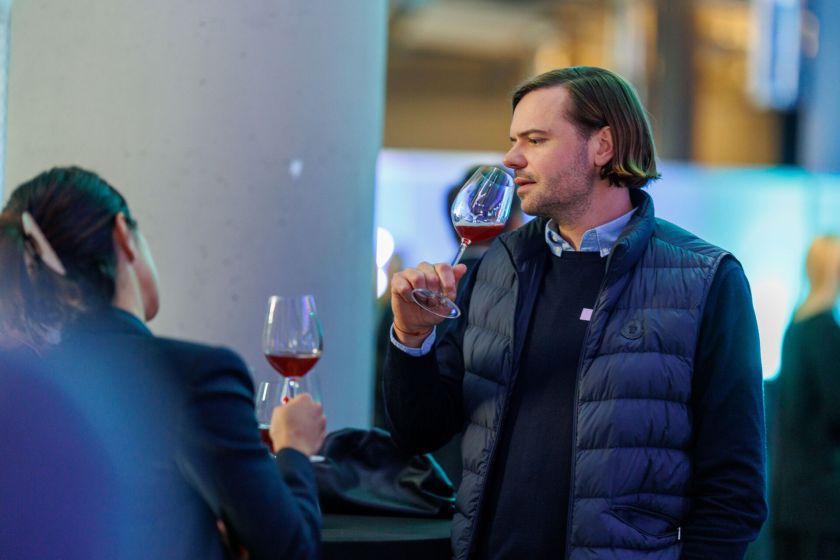 „ArtVilnius‘25“ atidarymo išvakarėse – nematytos meno kolekcijos ir pirmieji žvilgsniai į ekspoziciją