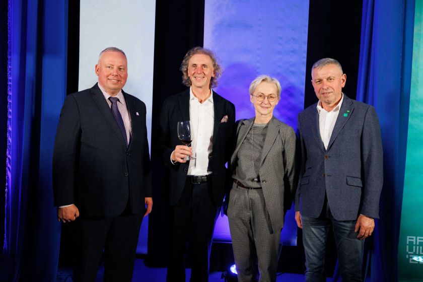 „ArtVilnius‘25“ atidarymo išvakarėse – nematytos meno kolekcijos ir pirmieji žvilgsniai į ekspoziciją