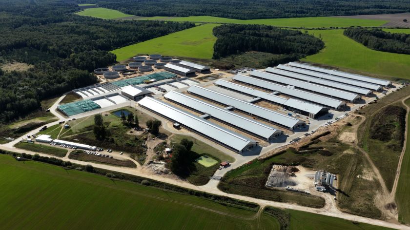 „Agrokoncerno grupė“ ir LSMU pasirašė bendradarbiavimo sutartį – kuriamas unikalus gyvulininkystės sektoriaus modelis Europoje