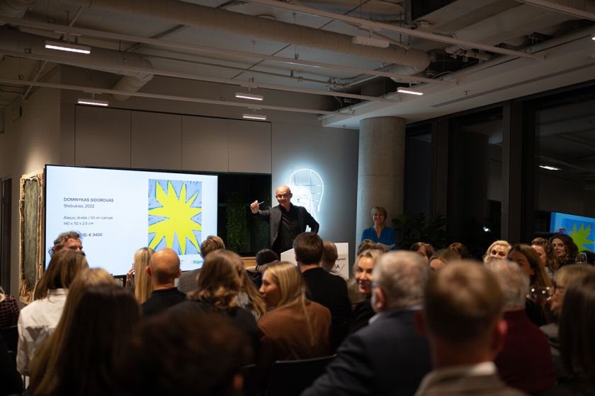 Tylus vakaras, garsi žinia: „Demus“ ir galerijos „Vartai“ aukcione – beveik 190 000 Eur solidarumo