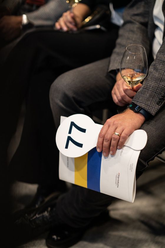 Tylus vakaras, garsi žinia: „Demus“ ir galerijos „Vartai“ aukcione – beveik 190 000 Eur solidarumo