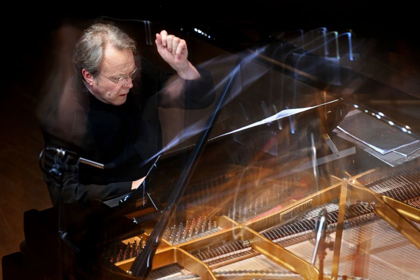 Lygiai už savaitės Vilniuje – garsiojo britų virtuozo Lawrence Power pasirodymas LVSO koncerte