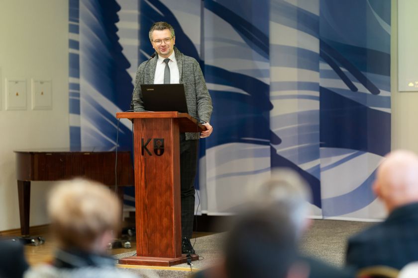 Klaipėdos universitetas sujungė istorinius tyrimus ir mecenatystę – įteikta Alfonso Žalio fondo stipendija Linui Ragainiui