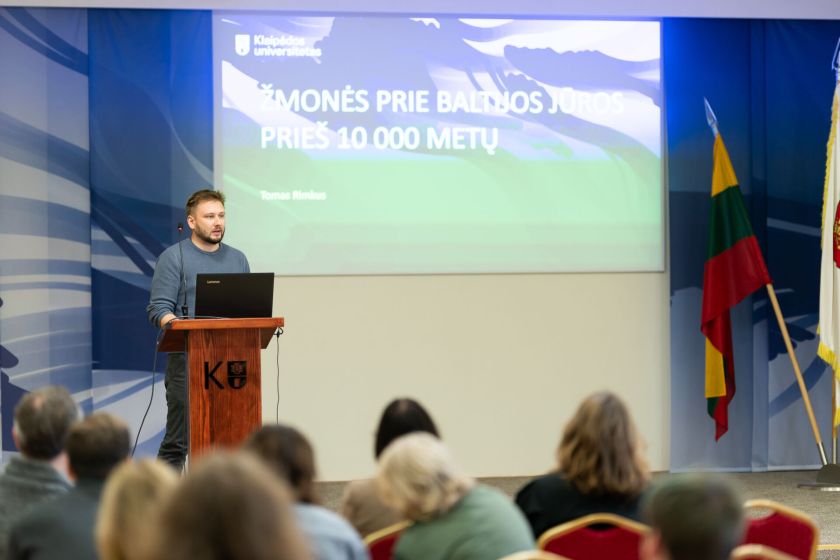 Klaipėdos universitetas sujungė istorinius tyrimus ir mecenatystę – įteikta Alfonso Žalio fondo stipendija Linui Ragainiui