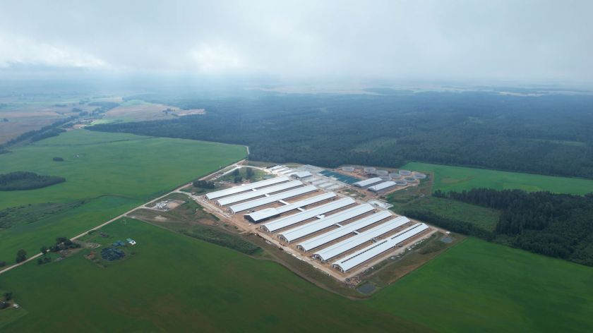 „Agrokoncerno grupė“ ir LSMU pasirašė bendradarbiavimo sutartį – kuriamas unikalus gyvulininkystės sektoriaus modelis Europoje