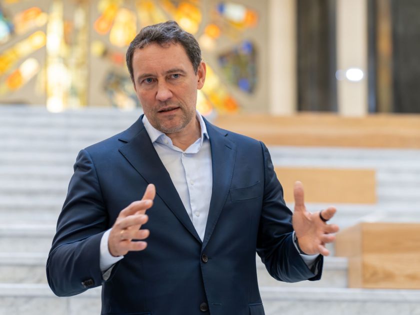 Pasaulinė krūties diena Martyno Mažvydo bibliotekoje: atidaryta fotoparoda „Drauge kelyje“