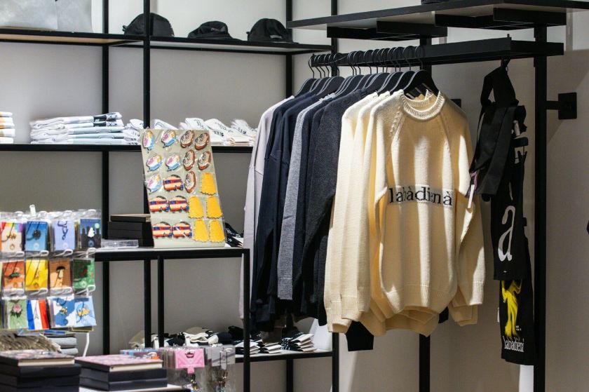 Lietuvos dizainerius po vienu stogu burianti „Locals.lt“ plečiasi: Kauno „Akropolyje“ atidaryta didžiausia tinklo parduotuvė