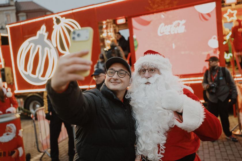 Magiškas vakaras Vilniuje: „Coca-Cola“ kalėdinį karavaną aplankė daugiau nei 9 tūkst. žmonių