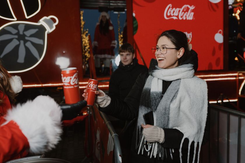 Magiškas vakaras Vilniuje: „Coca-Cola“ kalėdinį karavaną aplankė daugiau nei 9 tūkst. žmonių