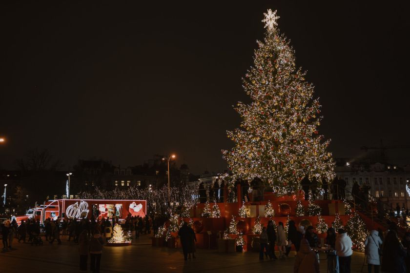 Magiškas vakaras Vilniuje: „Coca-Cola“ kalėdinį karavaną aplankė daugiau nei 9 tūkst. žmonių