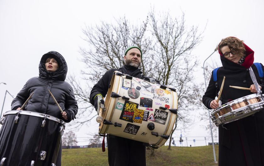 VMVT vadovei protestuotojai „padovanojo“ milžinišką širdį ir kreipimosi į STT kopiją