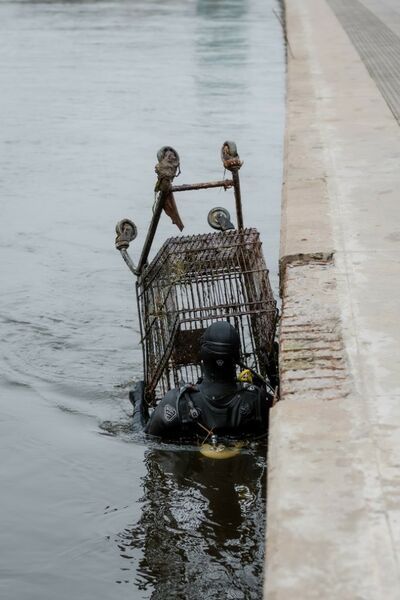 Beveik 8 km ruože – tonos šiukšlių: valant Neries dugną sostinėje atskleistas tikrasis taršos mastas