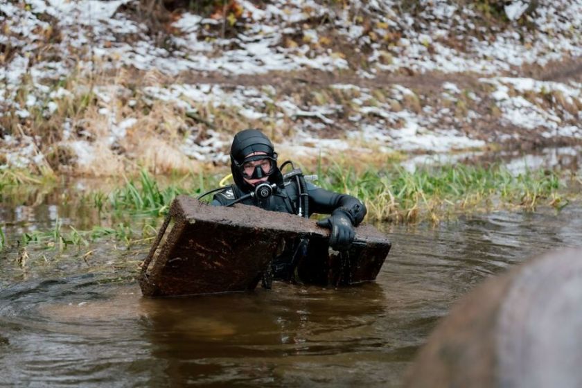 Beveik 8 km ruože – tonos šiukšlių: valant Neries dugną sostinėje atskleistas tikrasis taršos mastas
