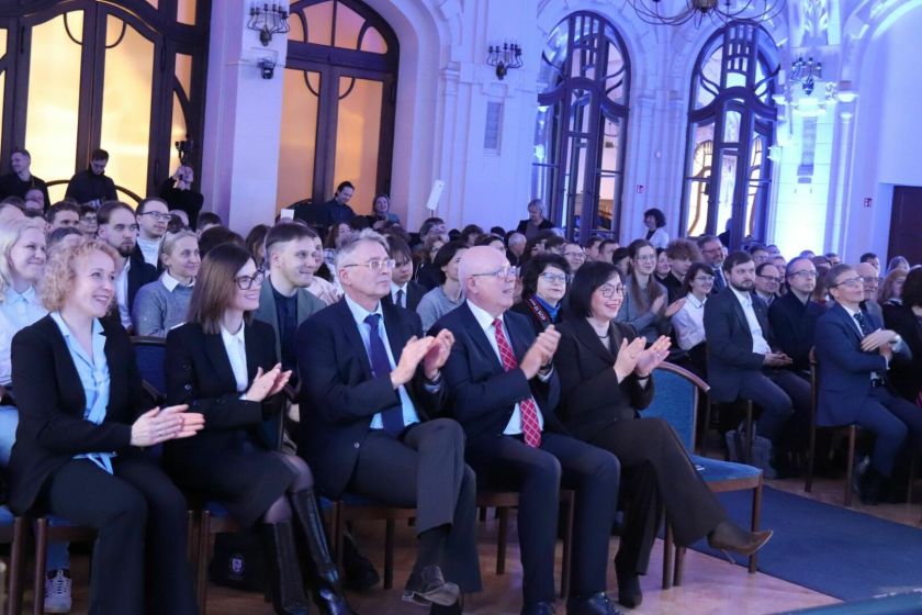 Mokslų akademijoje apdovanoti Lietuvai tarptautinėse olimpiadose atstovavę mokiniai