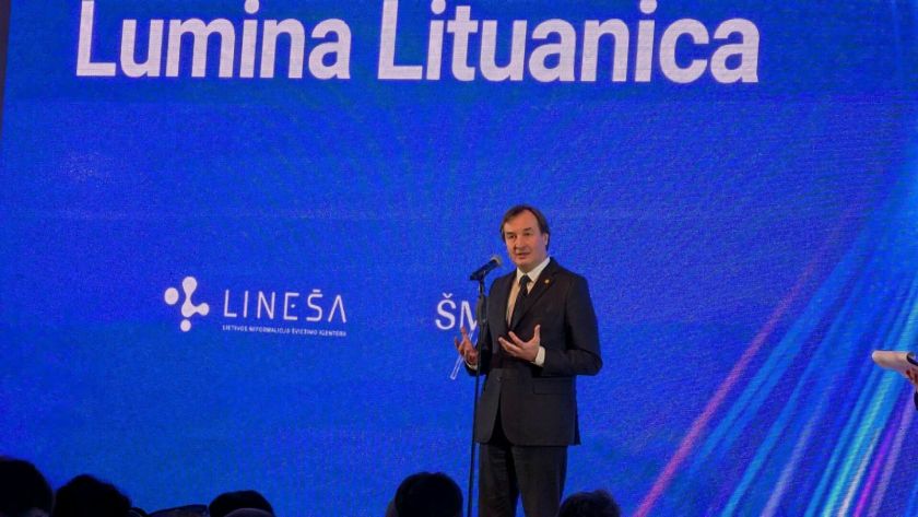 Mokslų akademijoje apdovanoti Lietuvai tarptautinėse olimpiadose atstovavę mokiniai